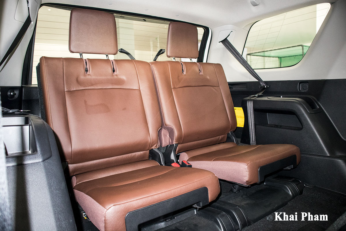 Ngắm bộ ảnh chi tiết xe Toyota 4Runner Limited nhập Mỹ tại Việt Nam 23 Ảnh ghế sau cuối xe Toyota 4Runner Limited