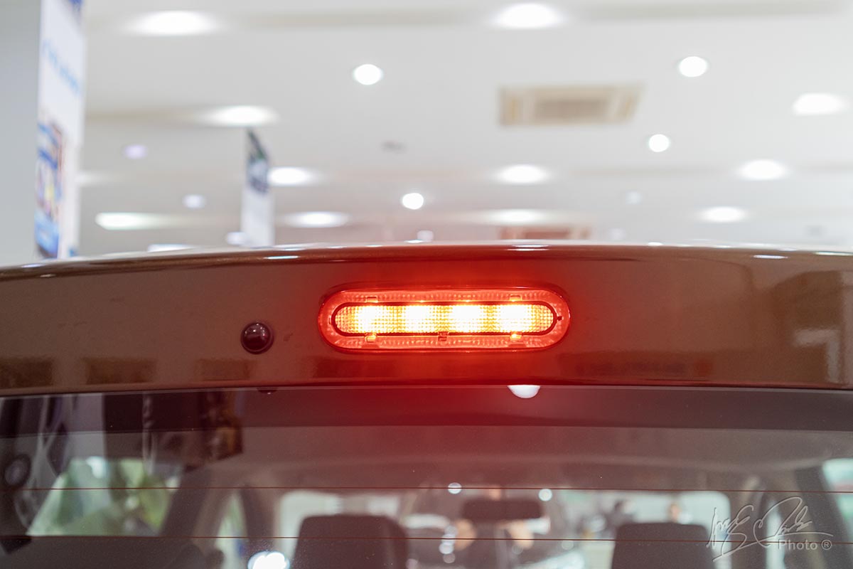 Đánh giá xe Suzuki XL7 2020: Đèn phanh phụ LED trên cao.