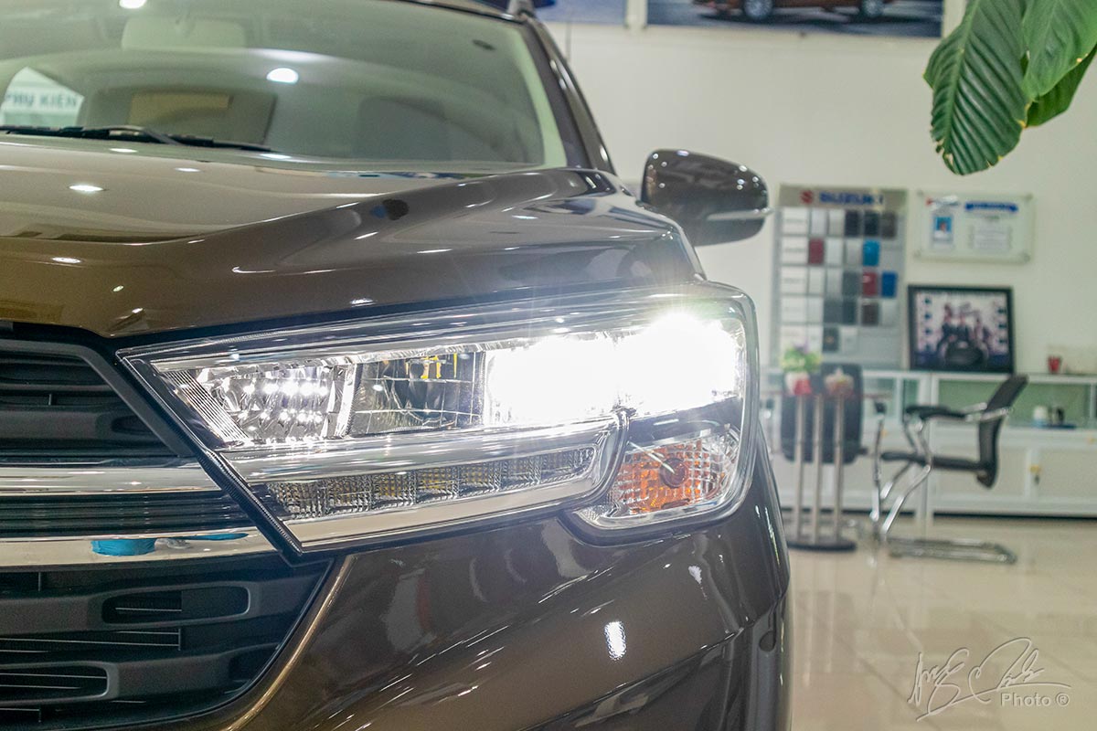 Đánh giá xe Suzuki XL7 2020: Đèn pha LED.
