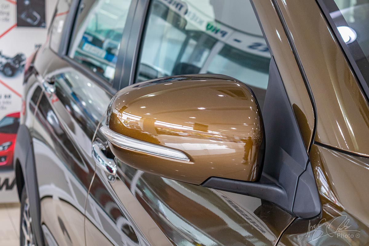 Đánh giá xe Suzuki XL7 2020: Gương chiếu hậu tích hợp xi nhan dạng LED.