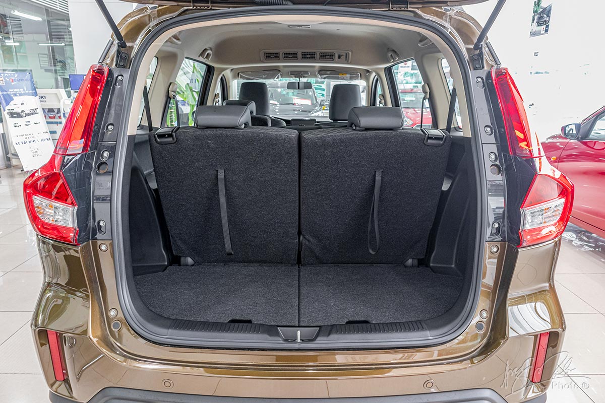 Đánh giá xe Suzuki XL7 2020: Khoang hành lý khi dùng đủ 3 hàng ghế.