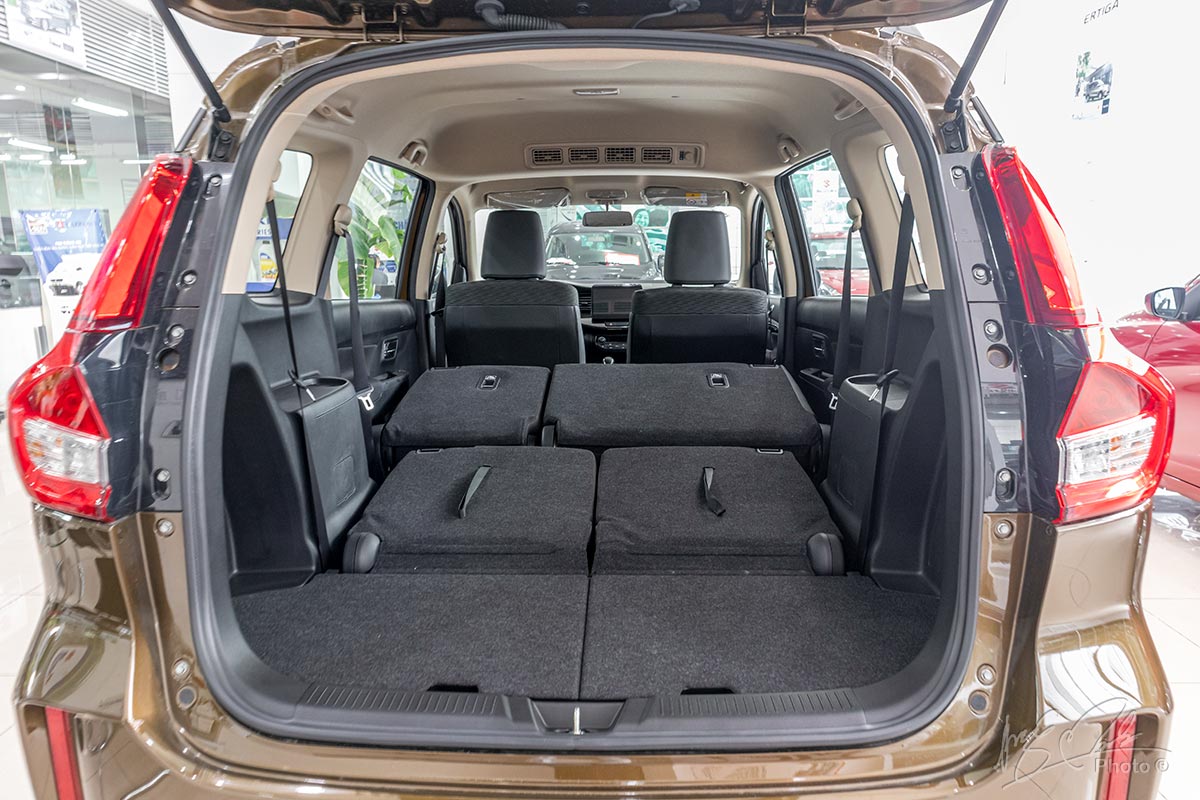 Đánh giá xe Suzuki XL7 2020: Khoang hành lý khi gập cả 2 hàng ghế phía sau.