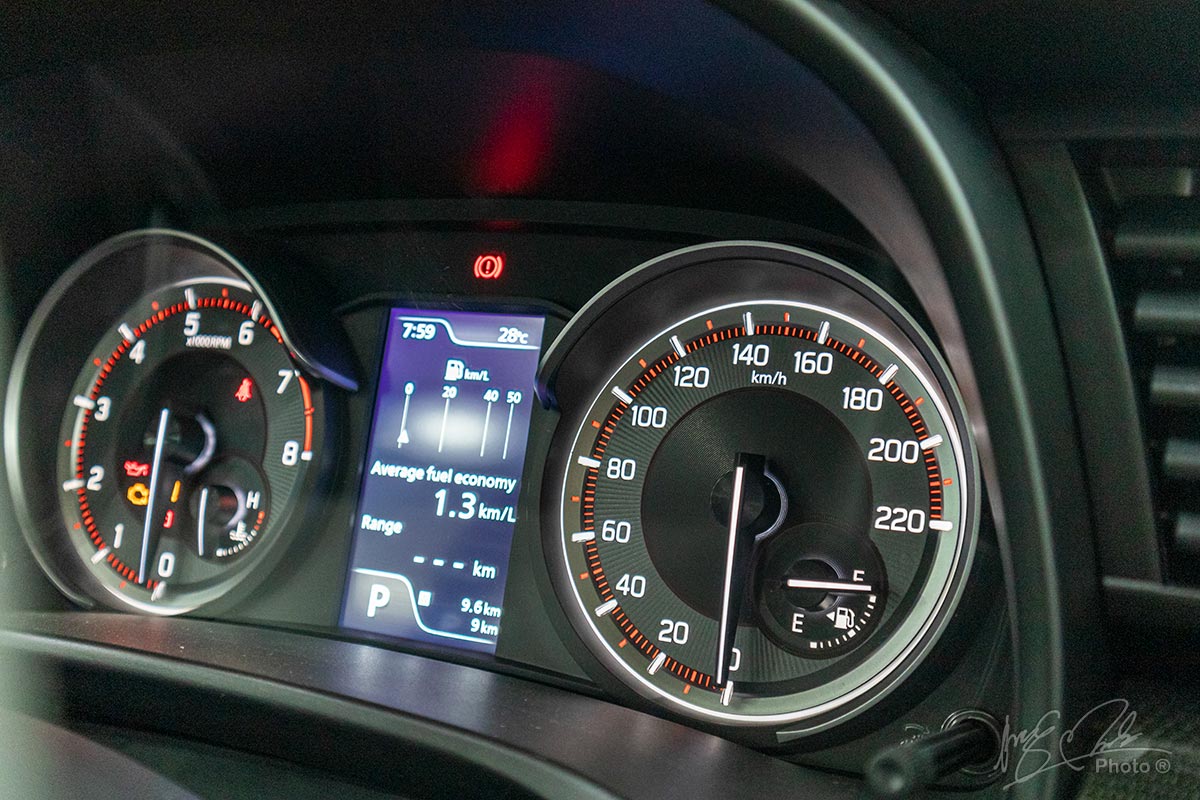 Đánh giá xe Suzuki XL7 2020: Bảng đồng hồ.