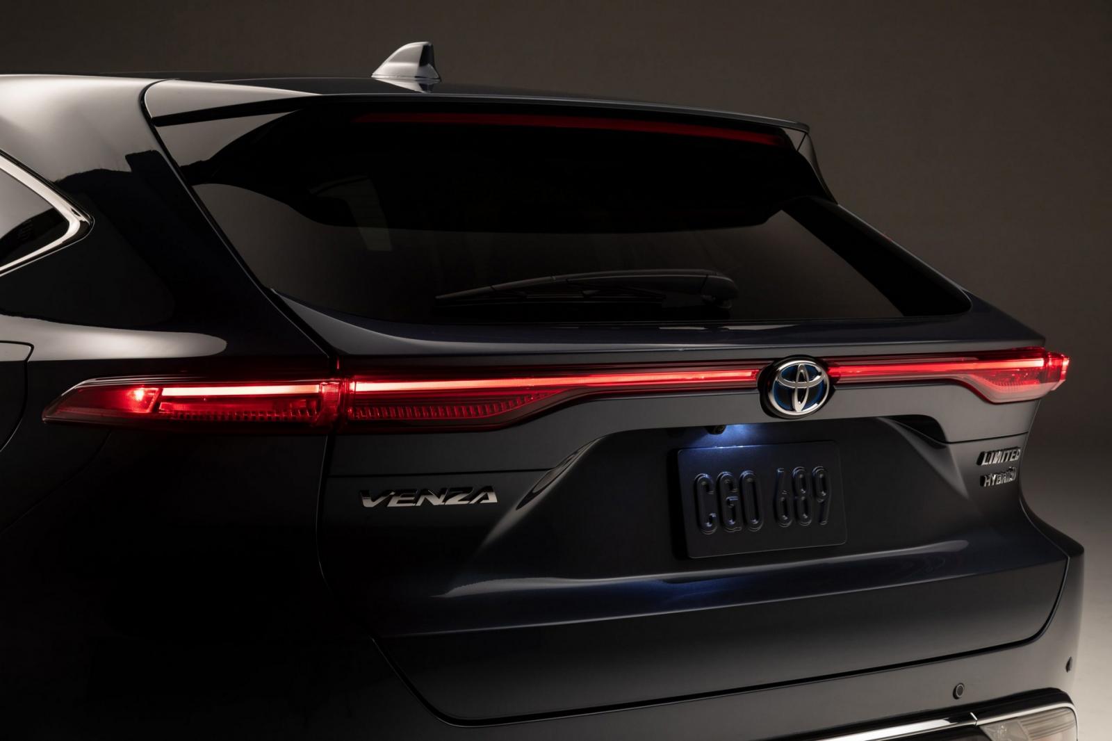 Đuôi Toyota Venza 2021 - 2.