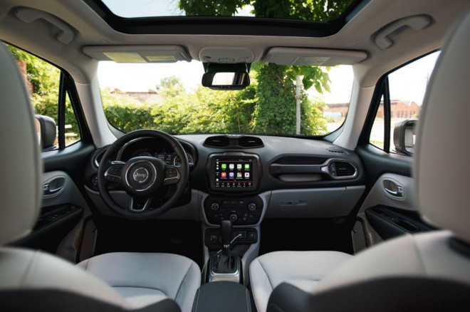 Jeep Renegade 2020 tích hợp các tính năng cao cấp.