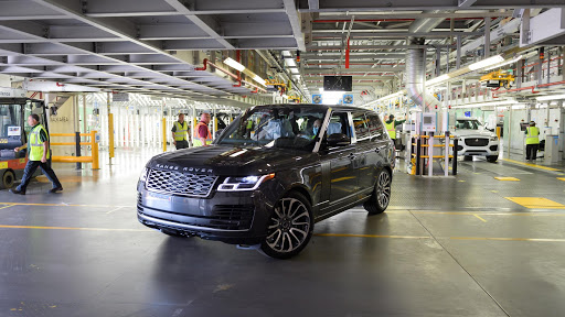 Nhà máy Jaguar Land Rover sản xuất Range Rover với quy trình đúng chuẩn chống Covid-19.