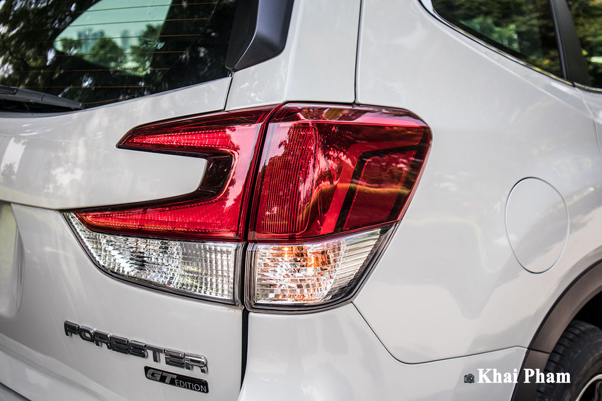 Ảnh đèn hậu phải xe Subaru Forester GT Edition 2020 