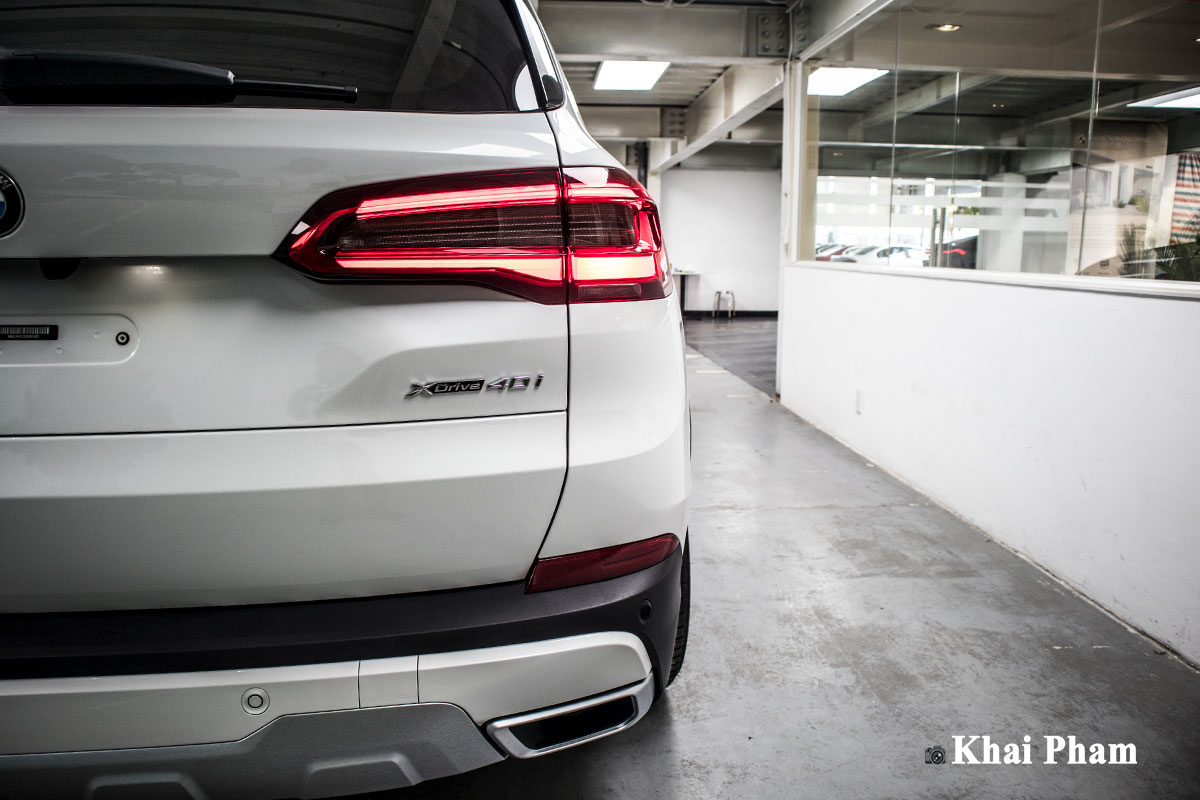 Ảnh đèn hậu phải xe BMW X5 xDrive 40i xLine Plus 2020 a1