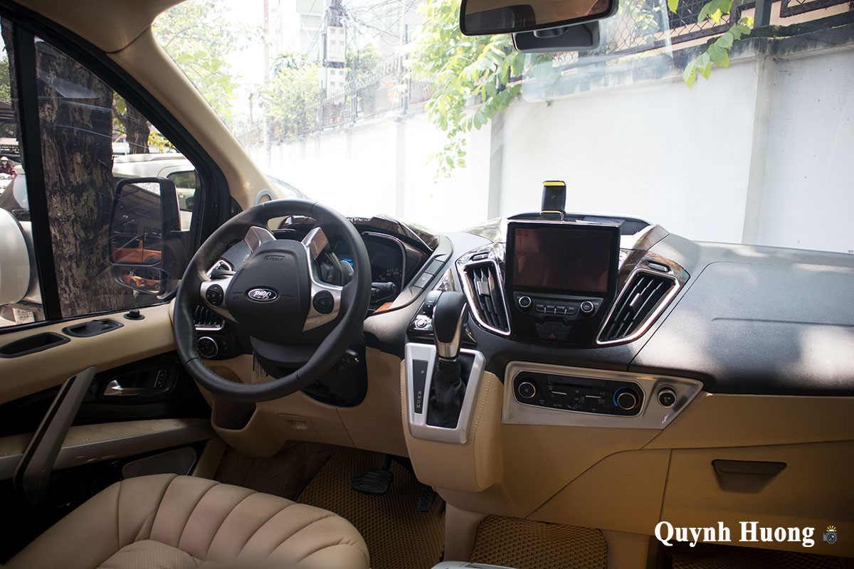 Sau Transit, phong trào độ xe Ford Tourneo nội thất Limousine rộ lên tại Việt Nam a2