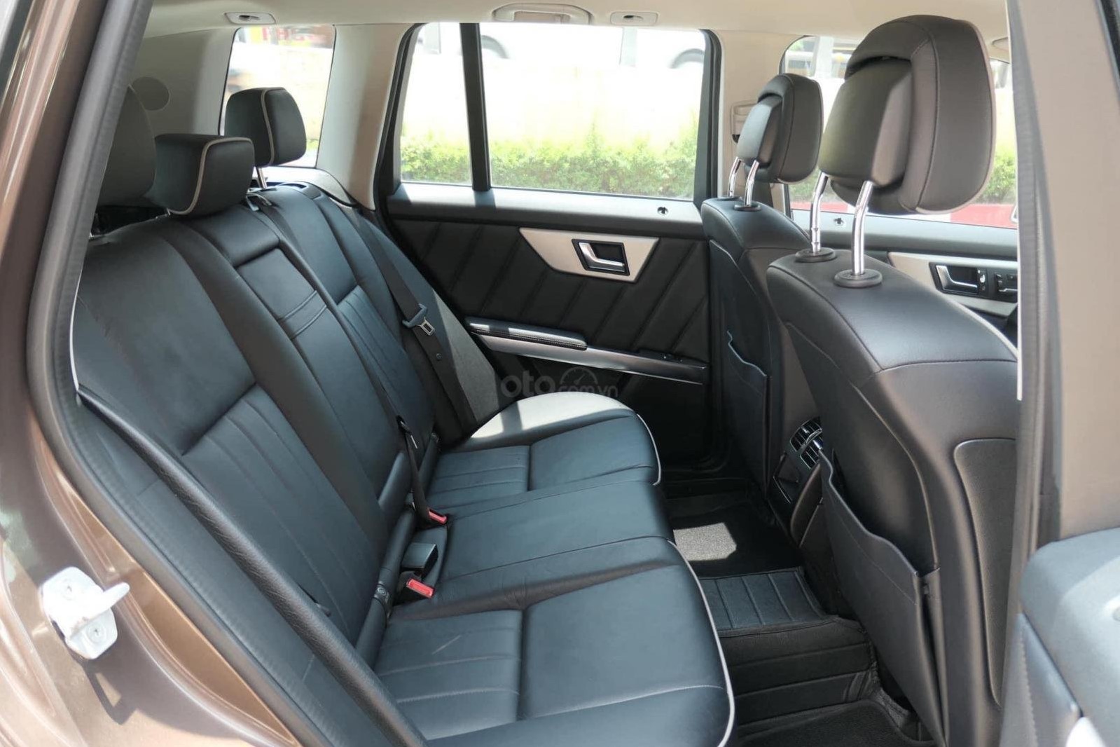 Hàng ghế sau Mercedes-Benz GLK 250 2013 Hàng ghế sau Mercedes-Benz GLK 250 2013 1