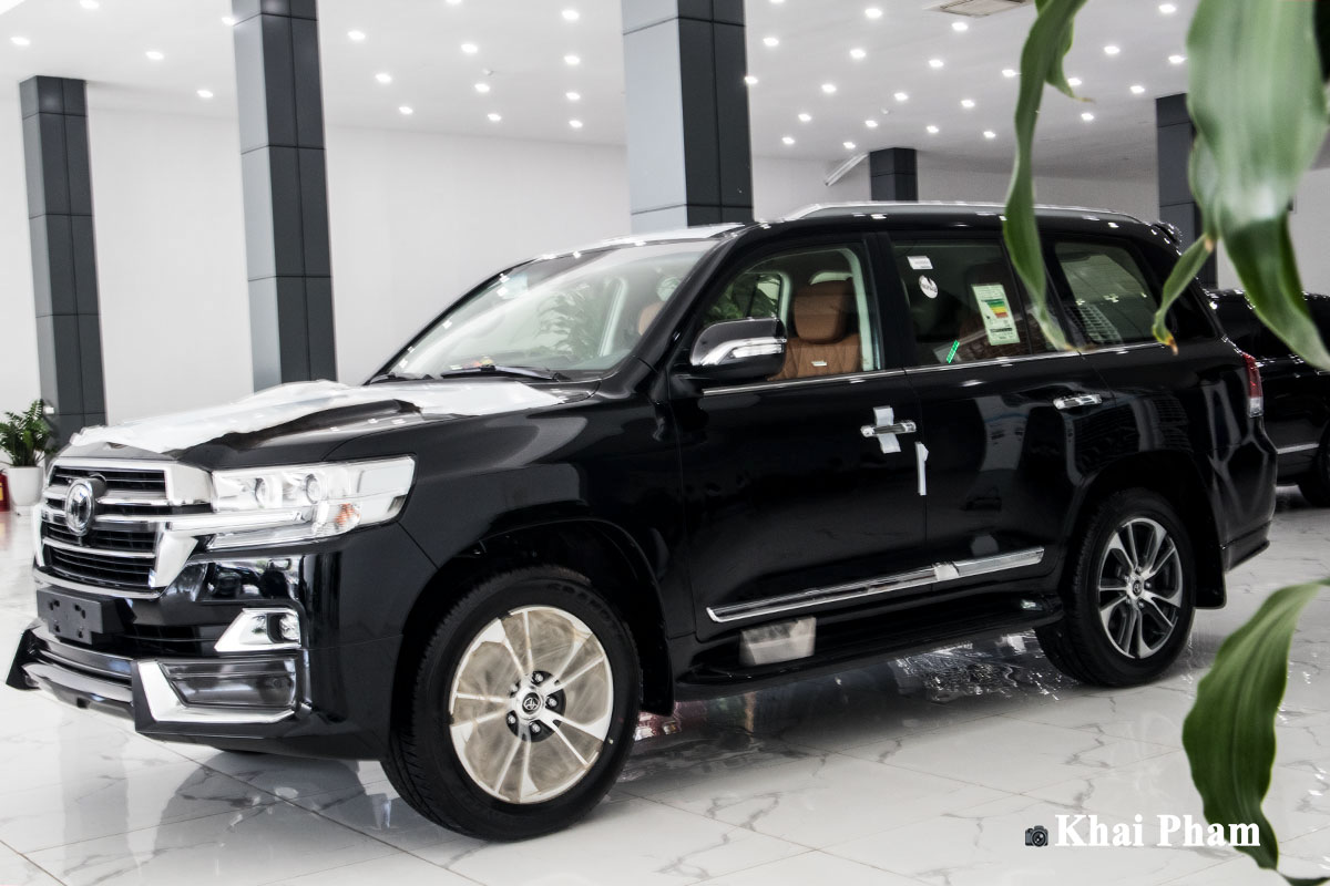 "Bóc tem" xe Toyota Land Cruiser 2020 4 ghế VIP nhập Trung Đông vừa về Việt Nam, nhiều điểm mới a1