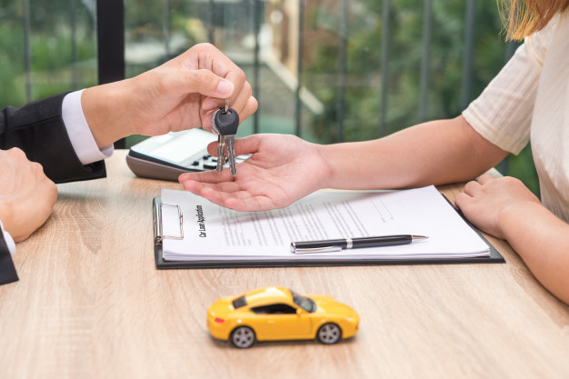 Mua bán xe ô tô giữa công ty và cá nhân cần giấy tờ gì