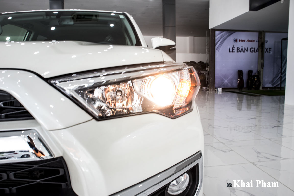 Ảnh Đèn pha sáng xe Toyota 4Runner 2020