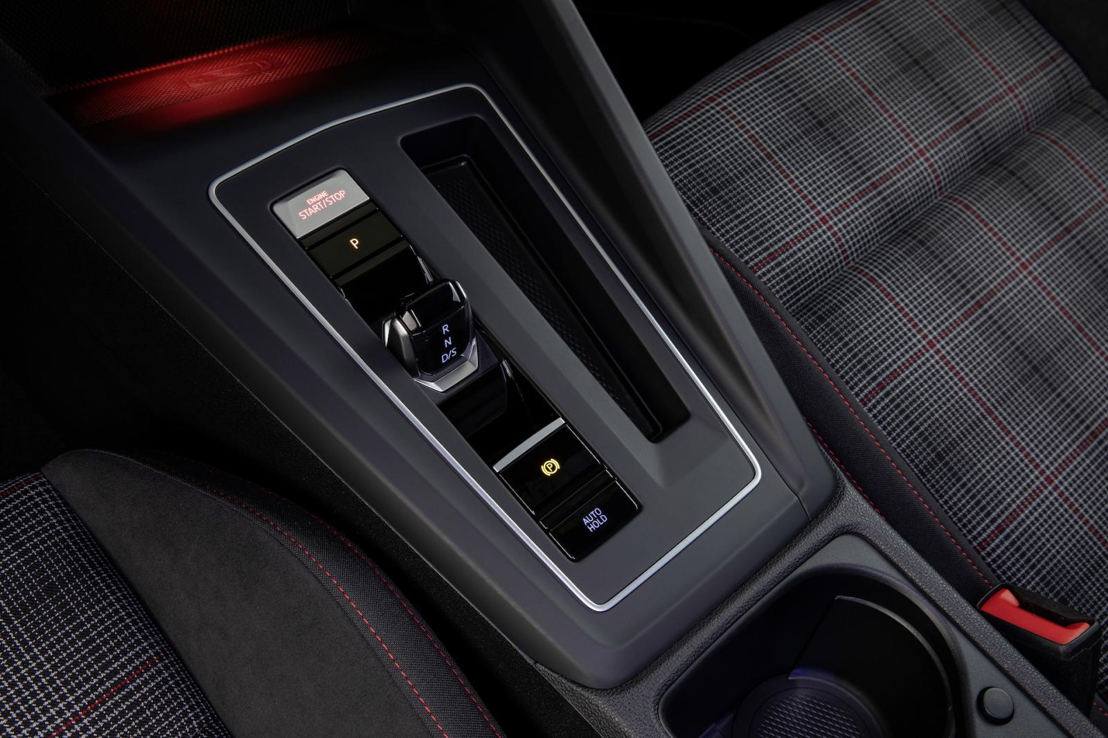 Volkswagen Golf GTI nâng cấp trải nghiệm lái tuyệt đỉnh.