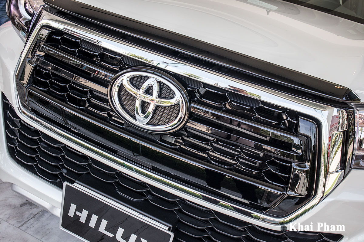 Ảnh lưới tản nhiệt xe Toyota Hilux 2020