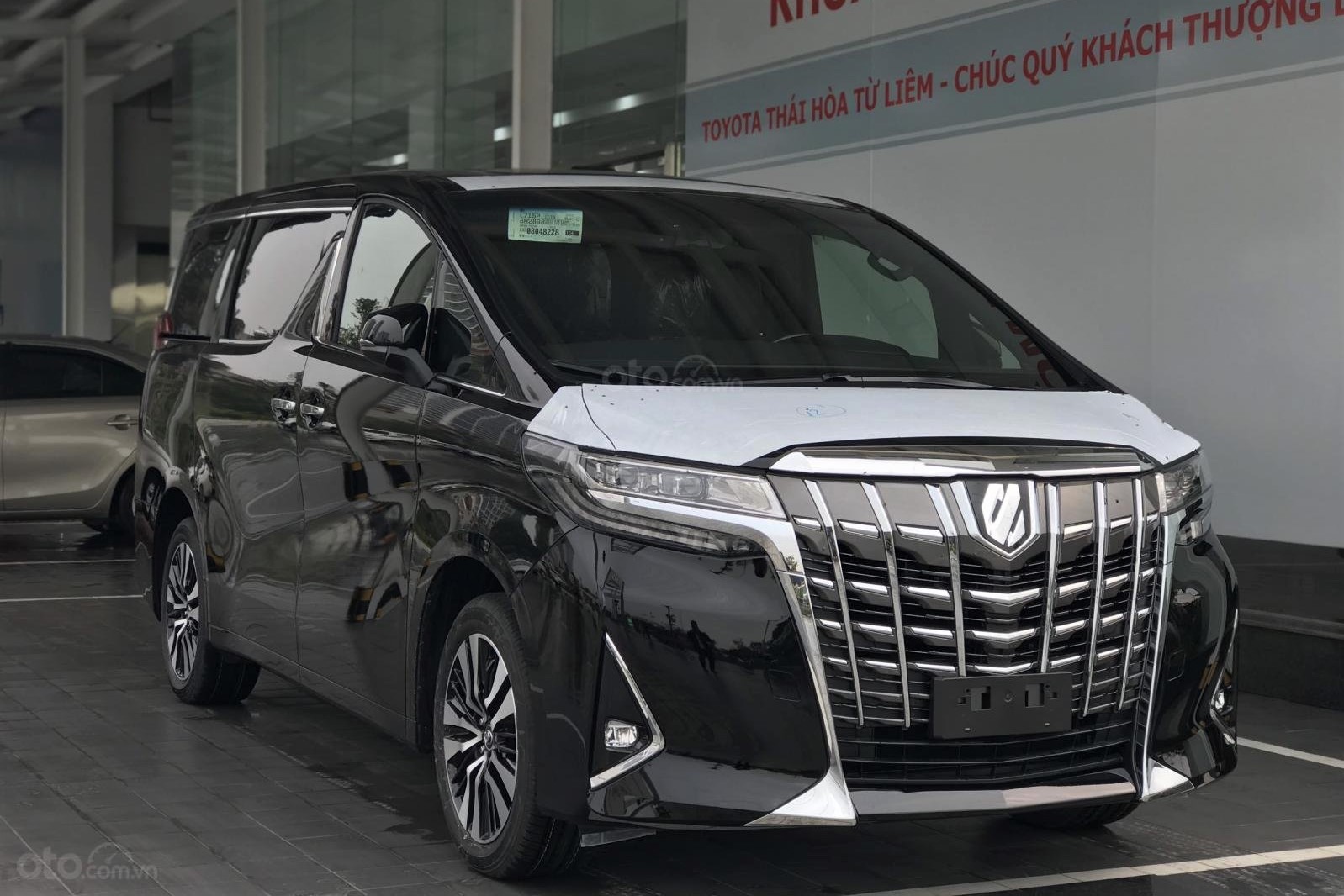 Toyota Alphard được bán tại Việt Nam Toyota Alphard được bán tại Việt Nam 1
