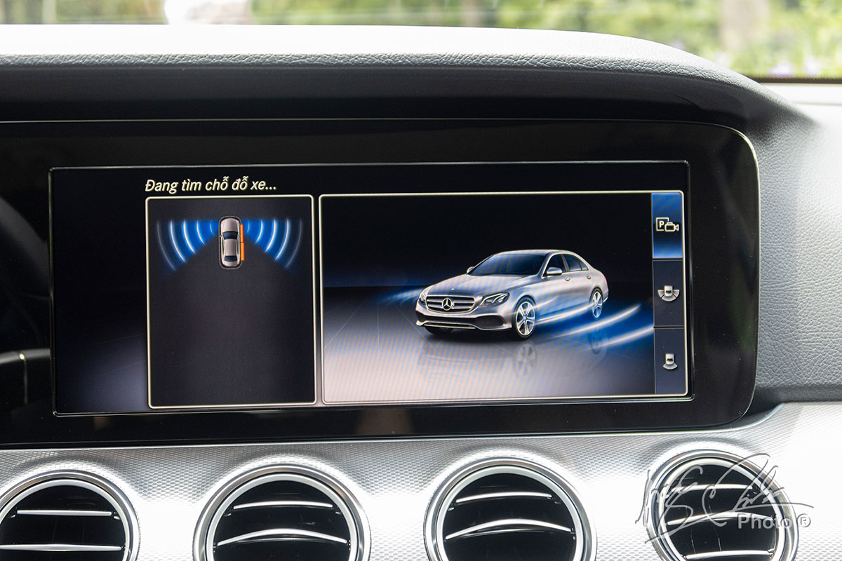 Đánh giá xe Mercedes-Benz E 180 2020: Hệ thống hỗ trợ đỗ xe.