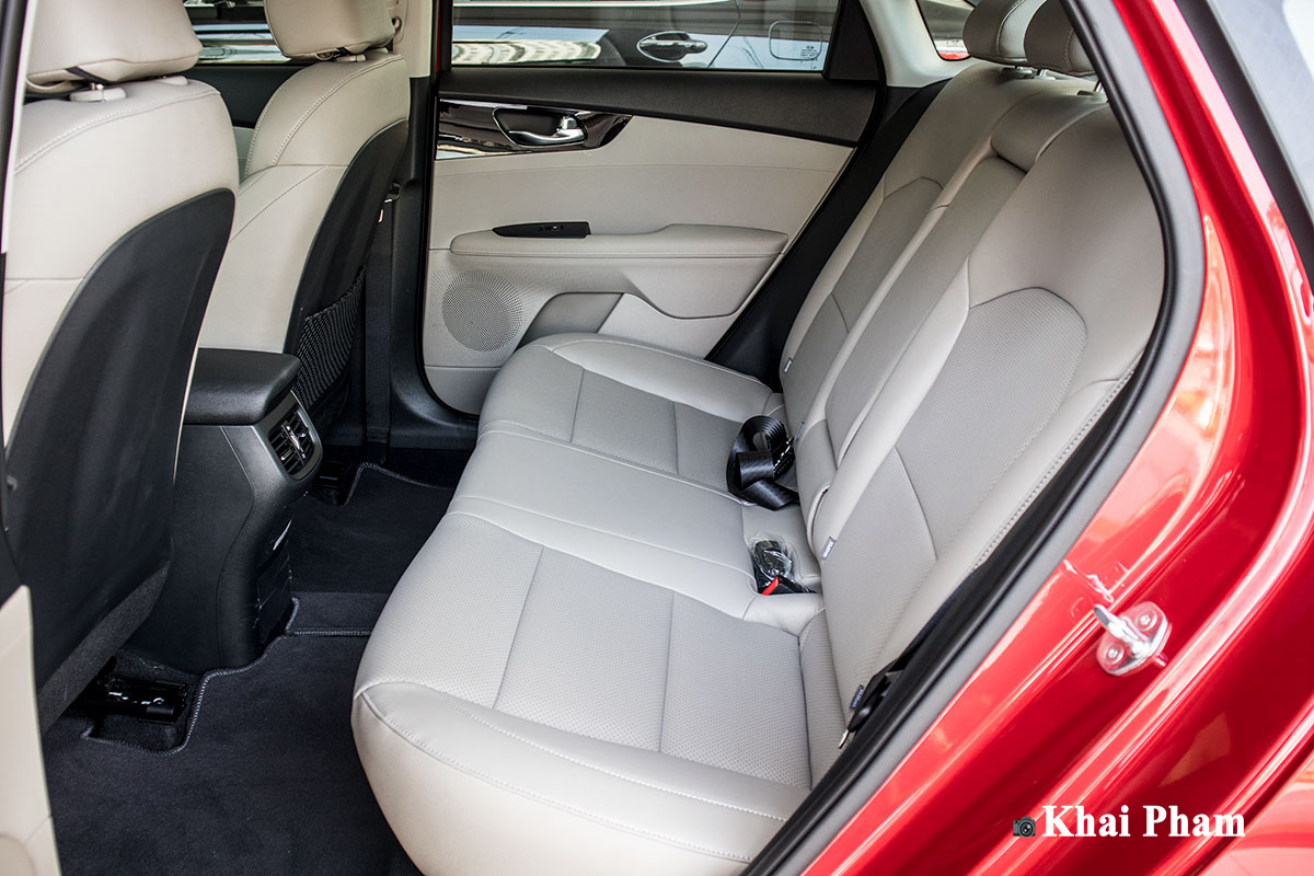 Ảnh ghế sau xe Kia Cerato 1.6AT Luxury 2020
