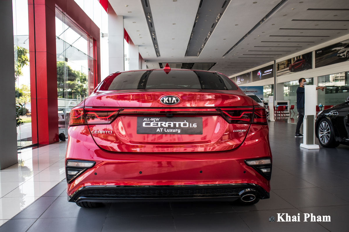 Ảnh chính diện đuôi xe Kia Cerato 1.6AT Luxury 2020