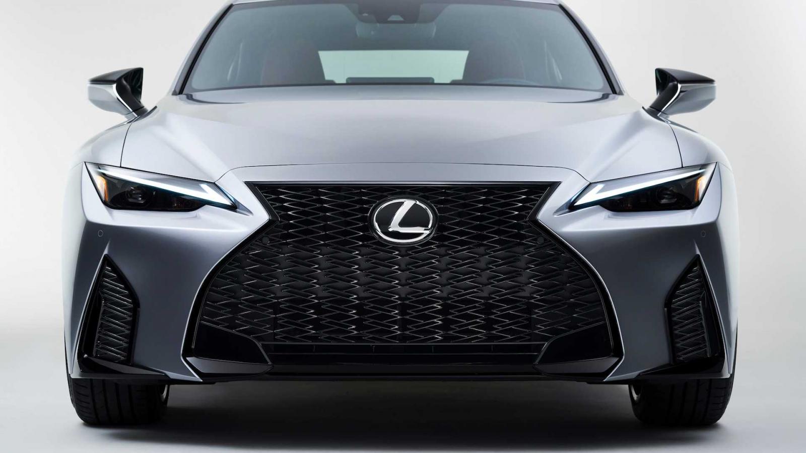Lexus IS 2021 ấn tượng hơn.