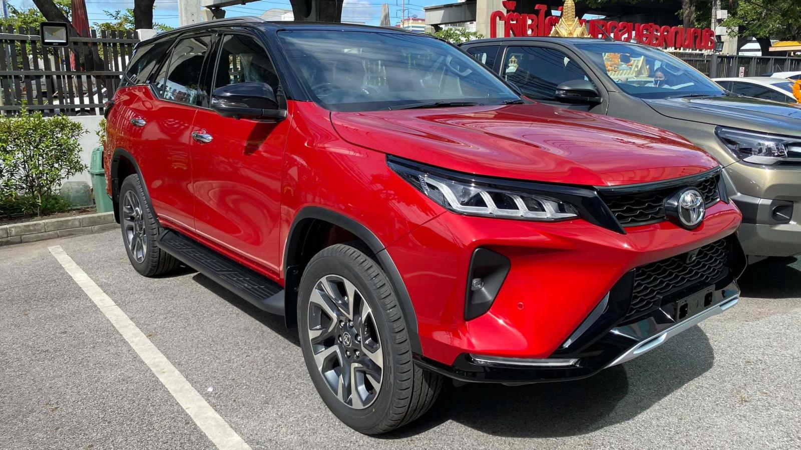 Cận cảnh Toyota Fortuner Legender Cận cảnh Toyota Fortuner Legender .