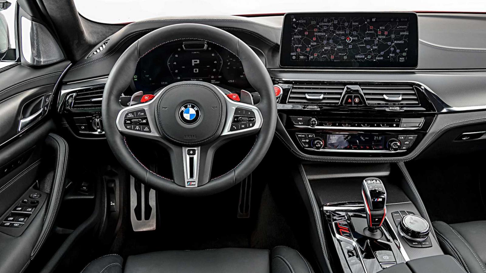 BMW M5 2021 đảm bảo tính thời trang lẫn độ an toàn hàng đầu.