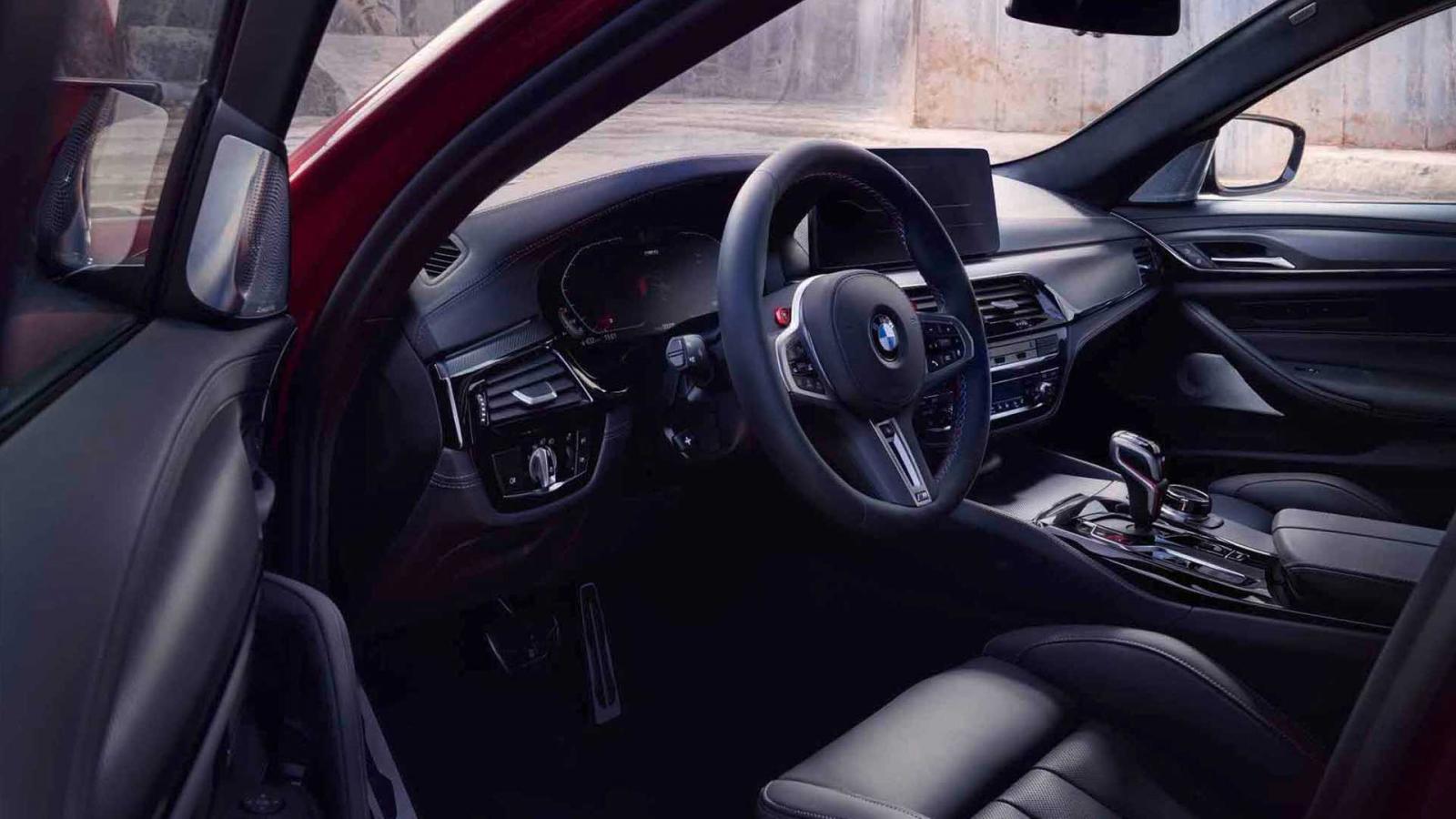 BMW M5 2021 nâng tầm trang bị lên một tầm cao mới.