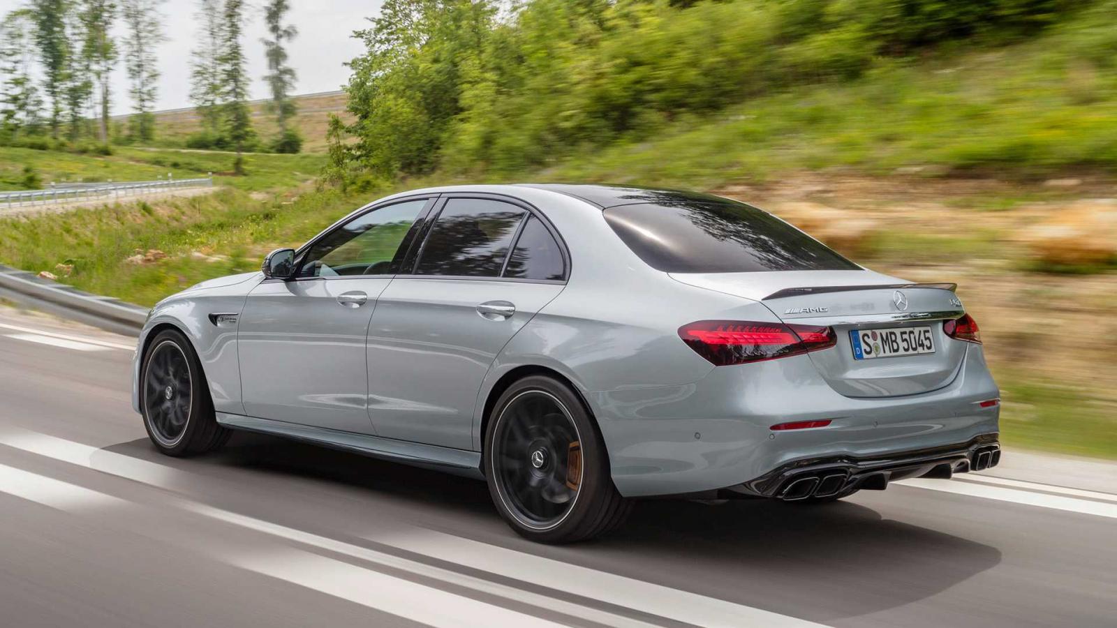 Mercedes-AMG E63 S 2021 nâng tầm thần thái với trang bị đỉnh cao.