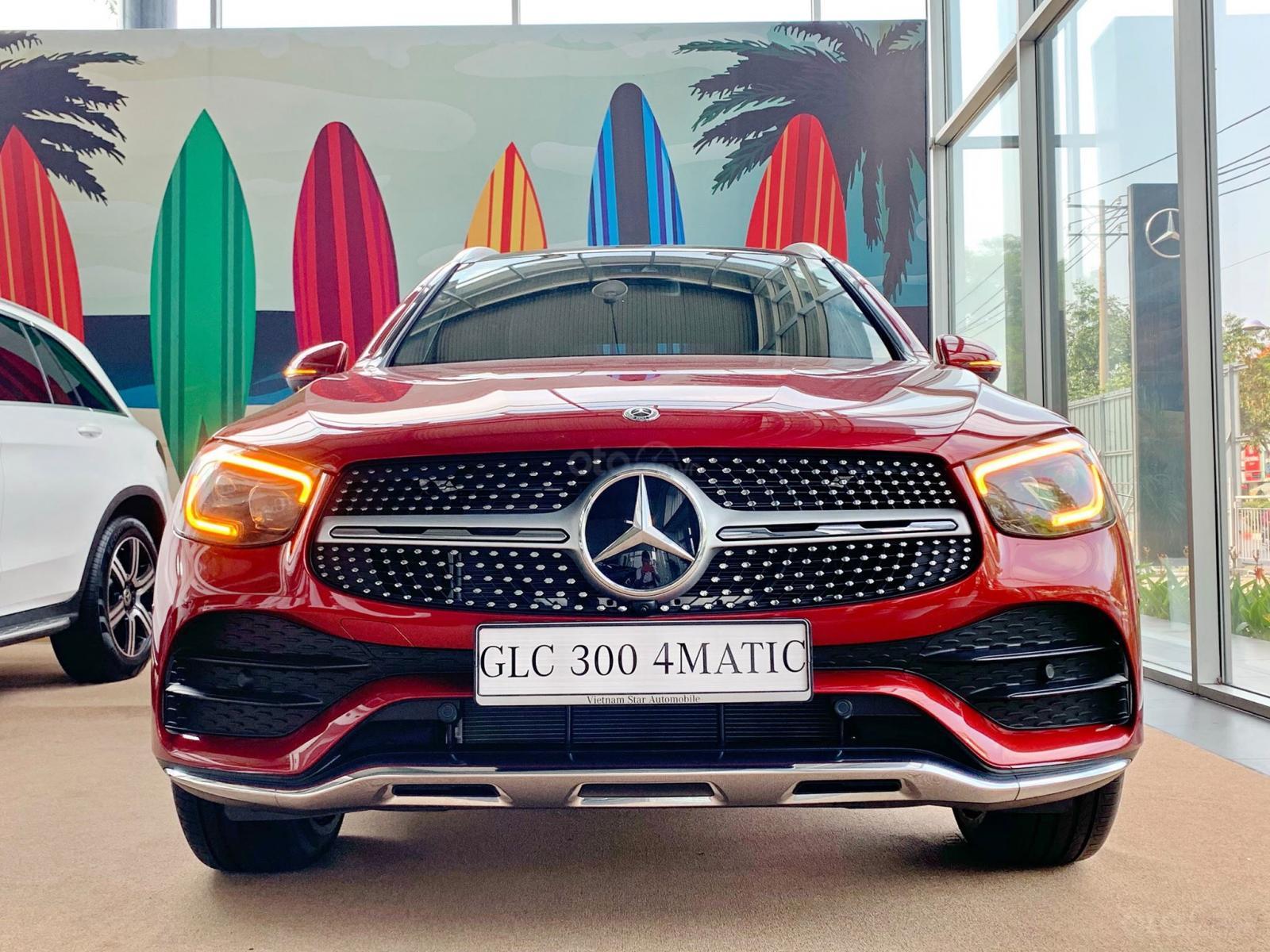 Ban Xe Mercedes Glc 300 4matic đời Mau đỏ Giao Xe Toan Quốc