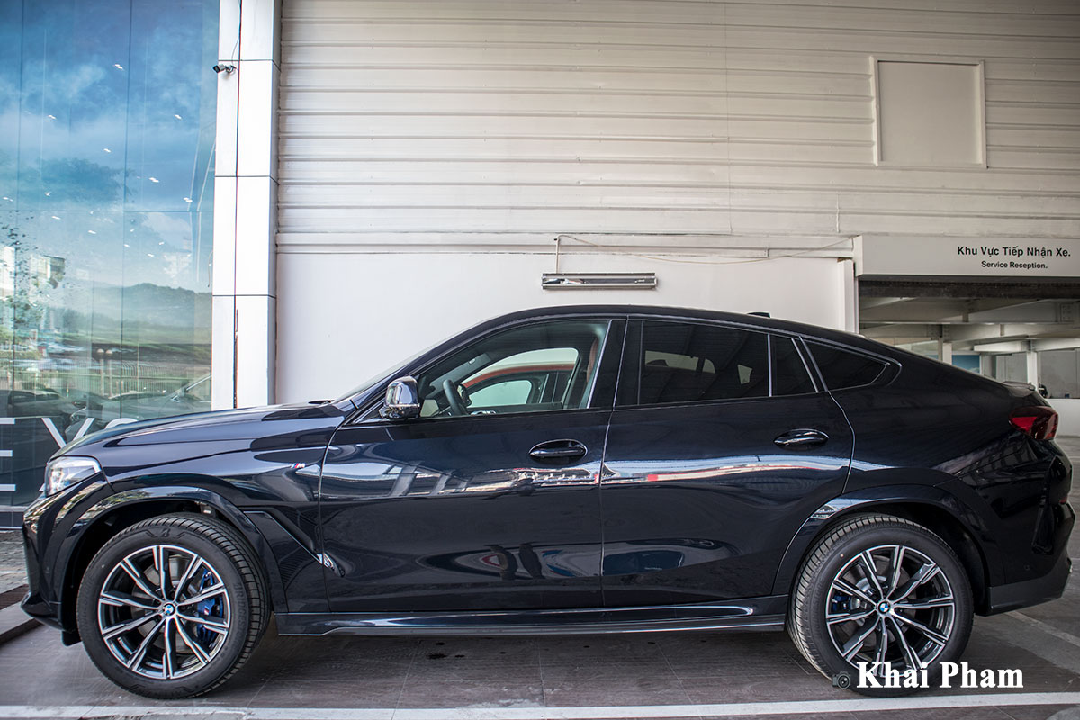 Prednja fotografija karoserije BMW-a X6 2020