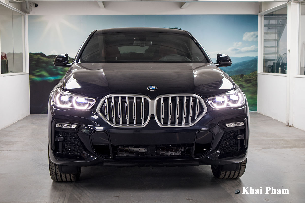 Prednja fotografija BMW-a X6 2020