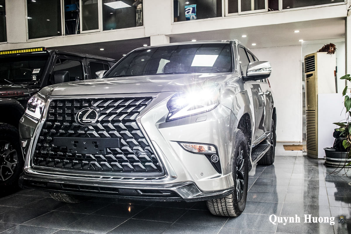 Chi tiết xe Lexus GX 460 2020 nhập Trung Đông tại Việt Nam 8 Ảnh chính diện thân xe Lexus GX 460 2020
