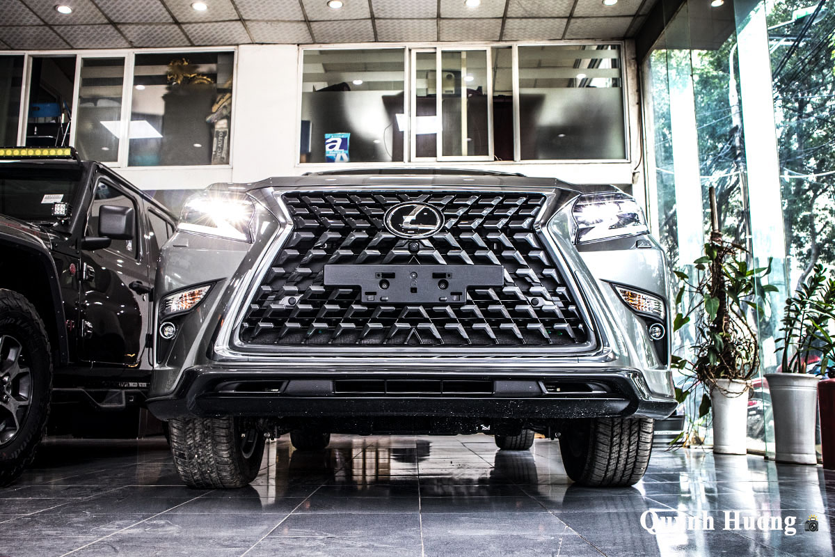 Chi tiết xe Lexus GX 460 2020 nhập Trung Đông tại Việt Nam 3 Ảnh chính diện đầu xe Lexus GX 460 2020