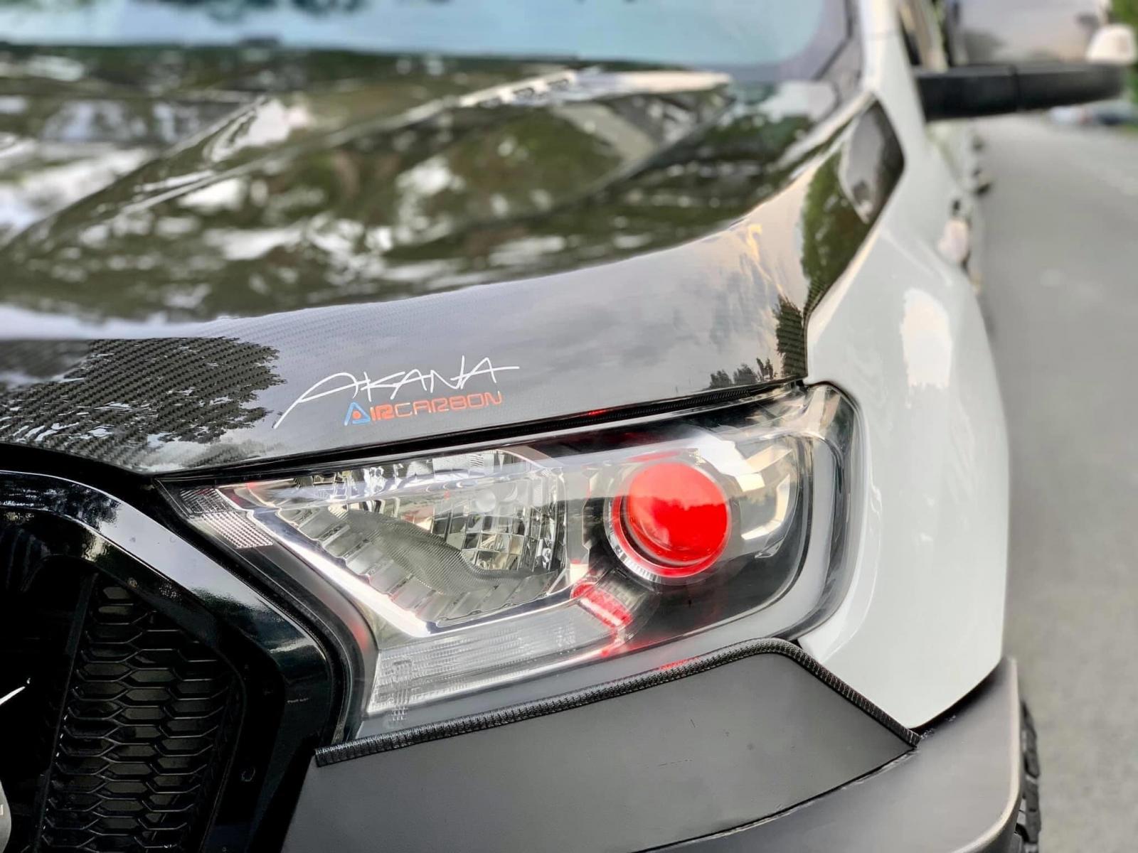 Cụm Đèn chiếu sáng sử dụng loại bi – xenon, đèn LED chạy ban ngày lấy cảm hứng từ người anh em Ford Mustang 2018.