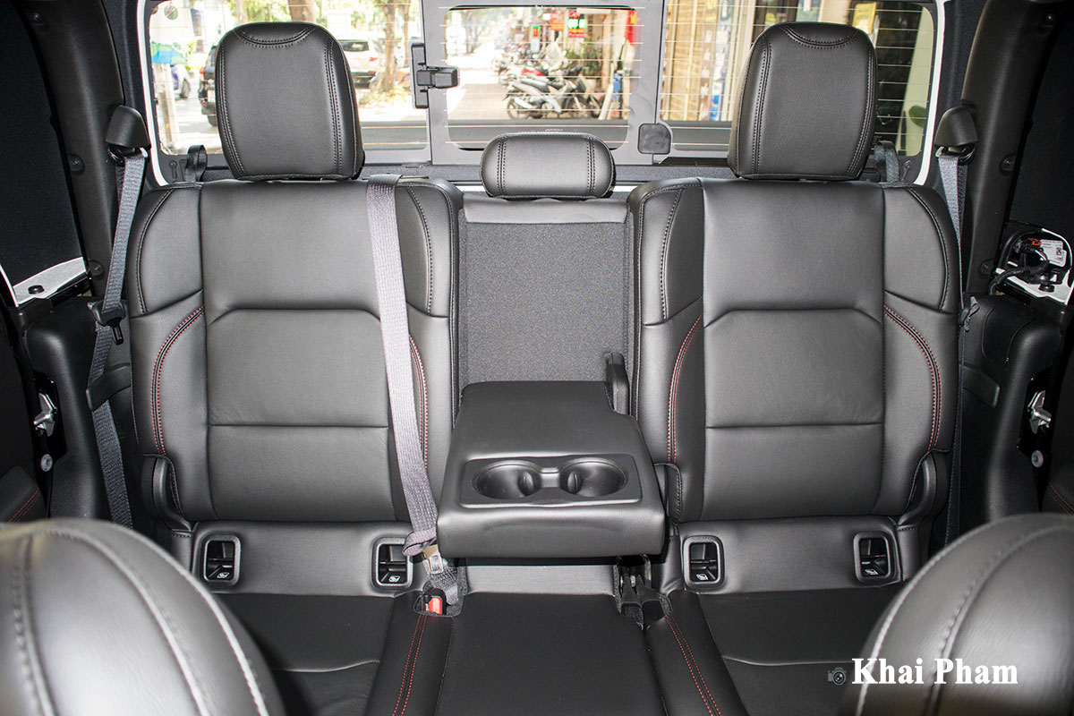 Ảnh ghế sau xe Jeep Gladiator Launch Edition 2020 a1