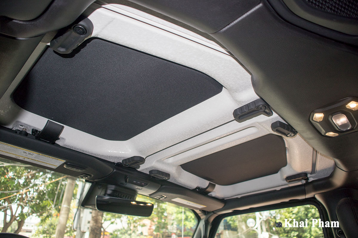 Ảnh cửa sổ trời xe Jeep Gladiator Launch Edition 2020