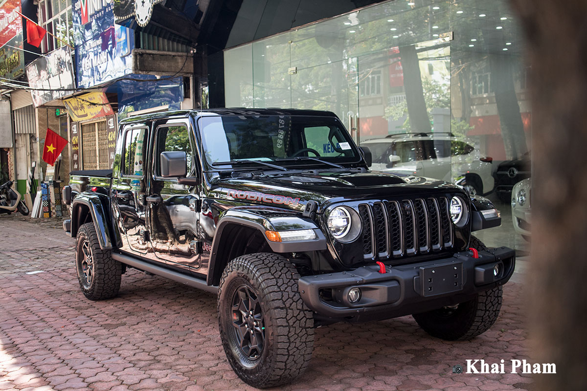 Ảnh trước đầu xe Jeep Gladiator Launch Edition 2020 trái