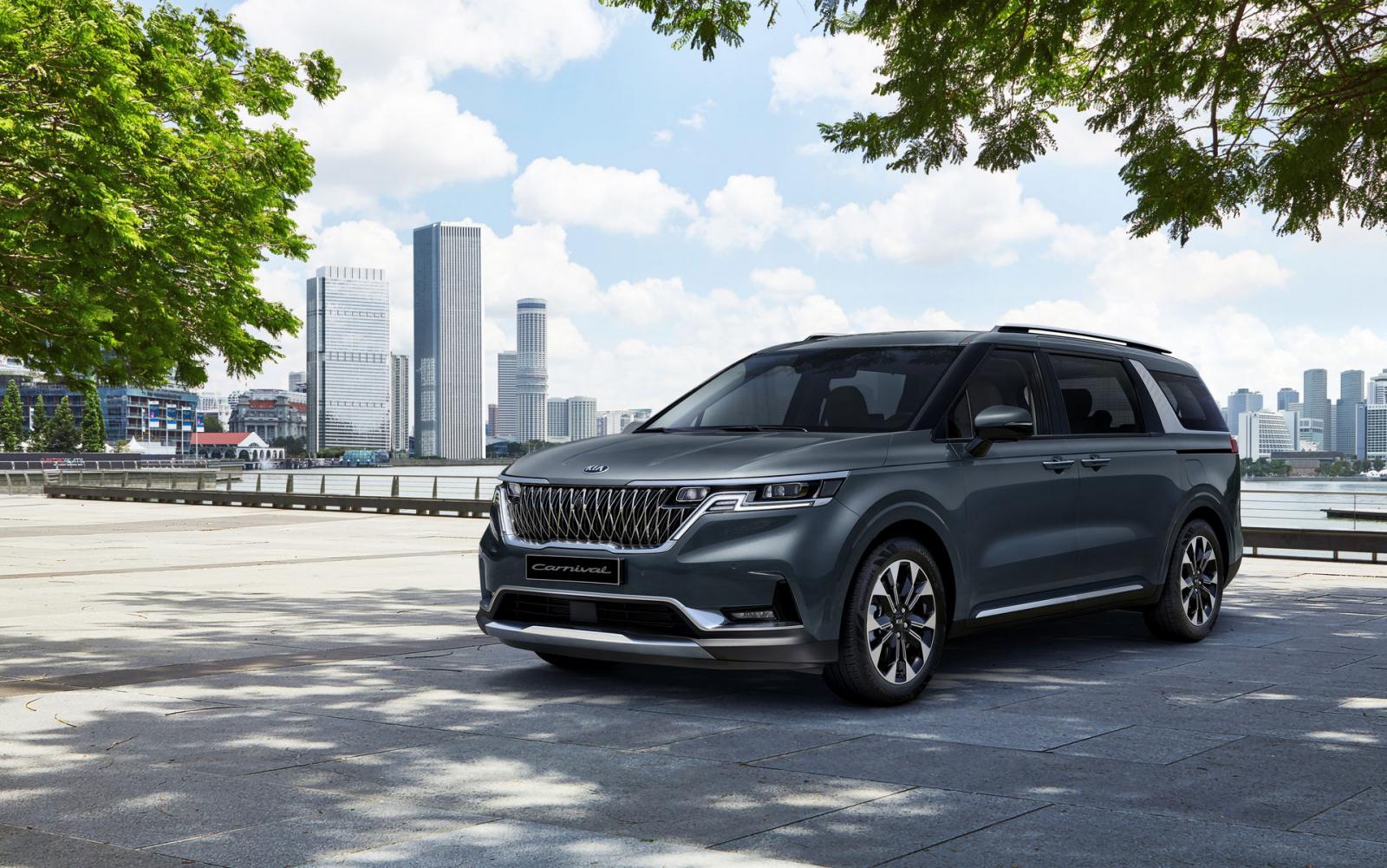 Kia Sedona 2021 ra mắt với kích thước lớn hơn.