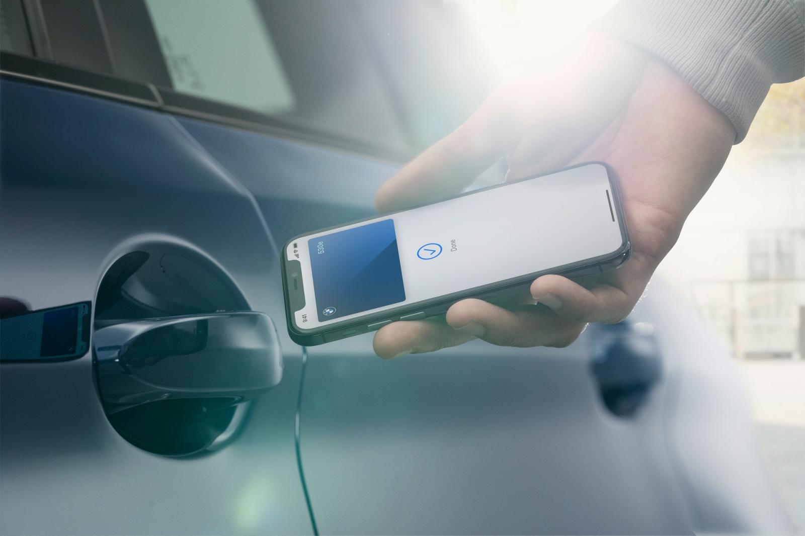 Chủ xe BMW dùng iPhone có thể chia sẻ quyền sử dụng xe dễ dàng hơn.