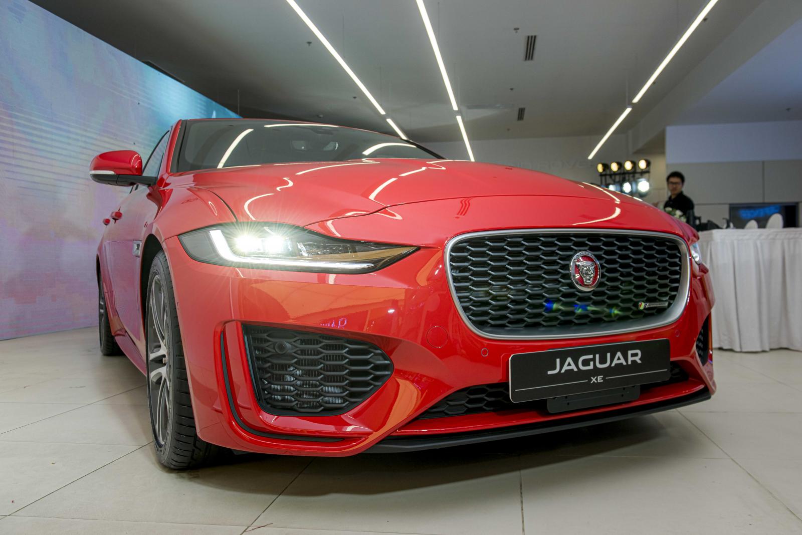 Thông số kỹ thuật xe Jaguar XE 2020 1