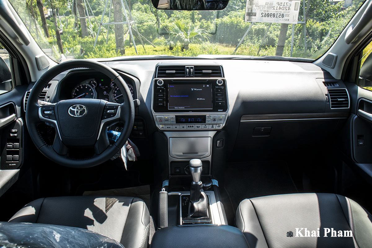 Ảnh Khoang lái xe Toyota Land Cruiser Prado 2020