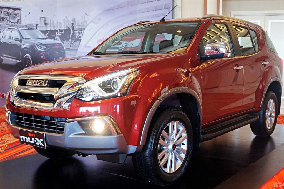 Isuzu Mu-X có giá bán thấp nhất phân khúc 1