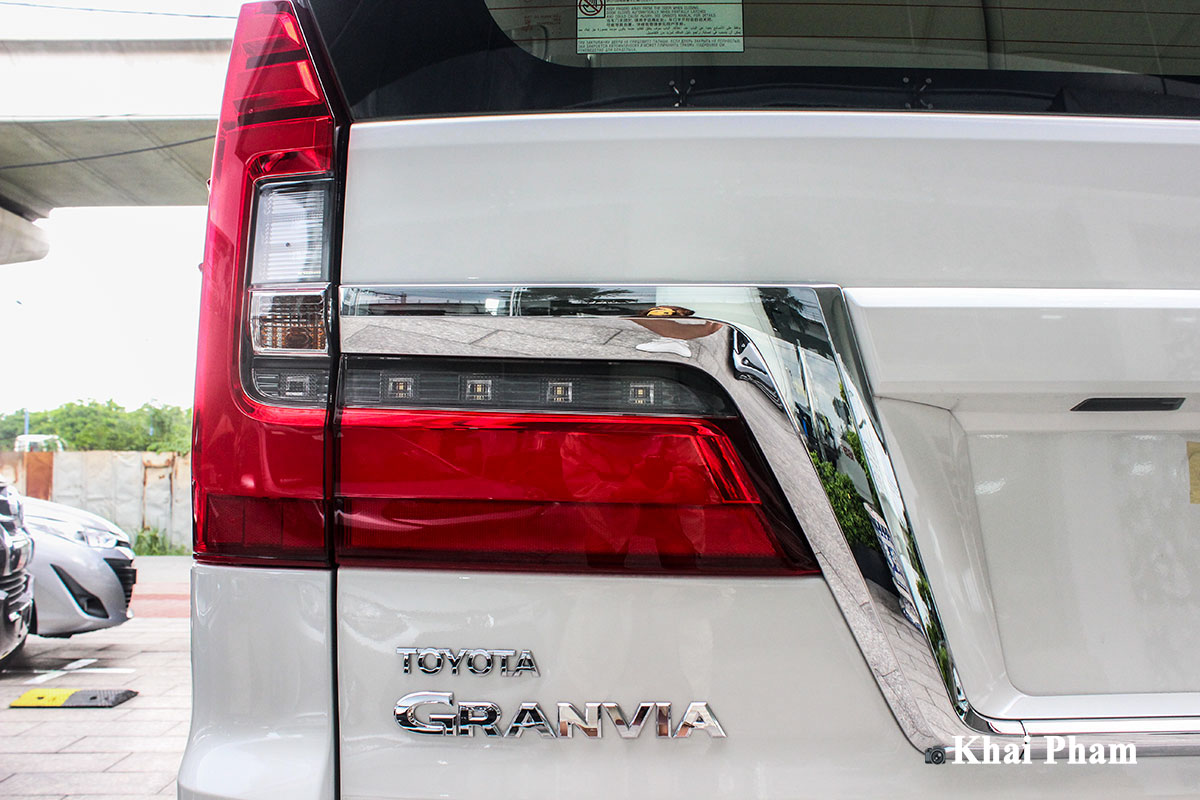 Ảnh Đèn hậu xe Toyota Granvia 2020