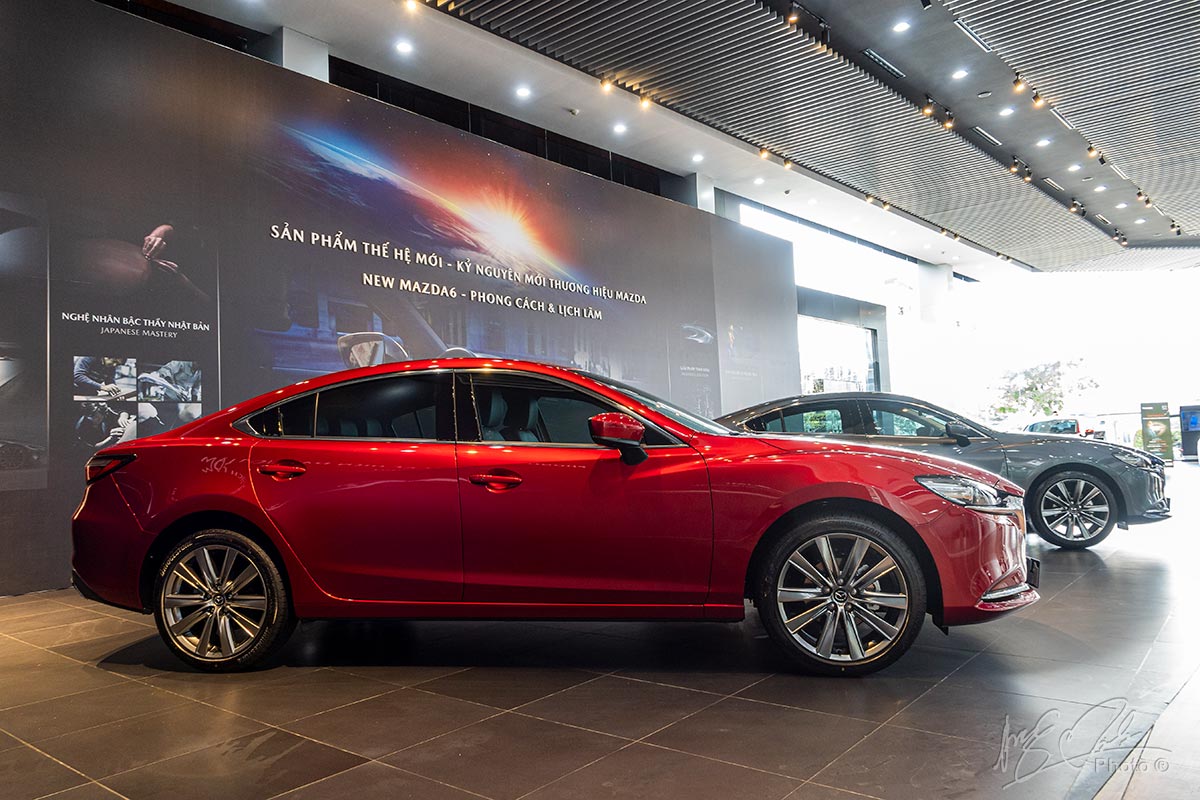 Đánh giá xe Mazda 6 2020: Thân xe toát lên vẻ năng động thể thao.