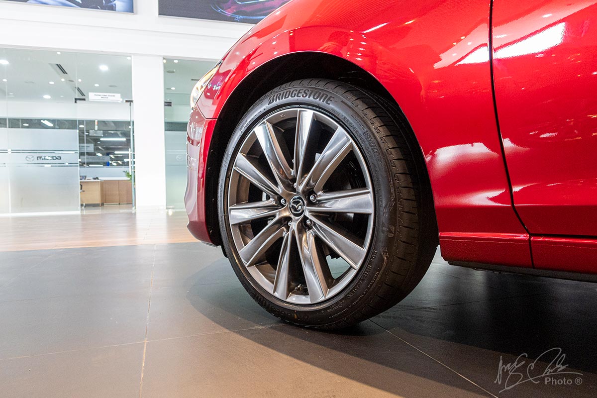 Đánh giá xe Mazda 6 2020: La-zăng mới cùng bộ lốp cao cấp hơn.