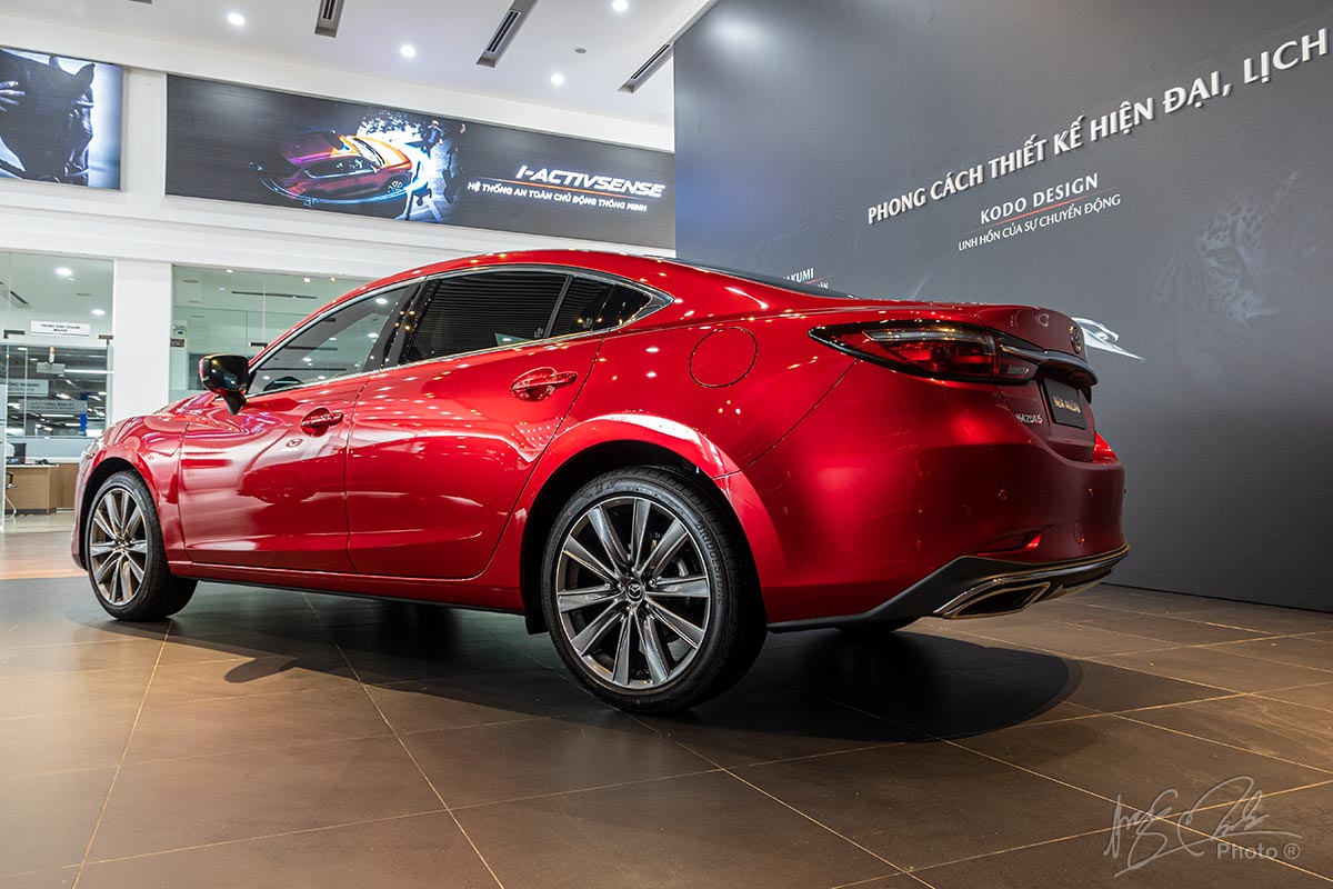 Đánh giá xe Mazda 6 2020: Đuôi xe thể thao.
