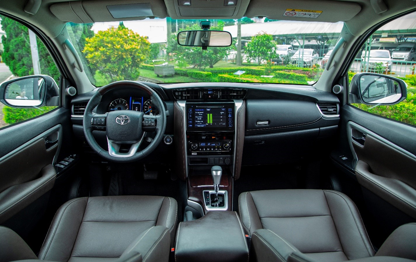 Toyota Fortuner được đánh giá cao về khả năng vận hành và không gian rộng rãi.