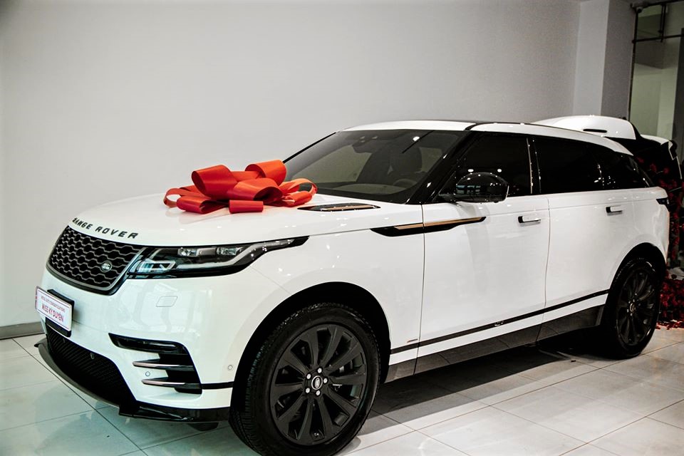 Cận cảnh chiếc Range Rover Velar R-Dynamic SE mới tậu của Hoa hậu Kỳ Duyên 1