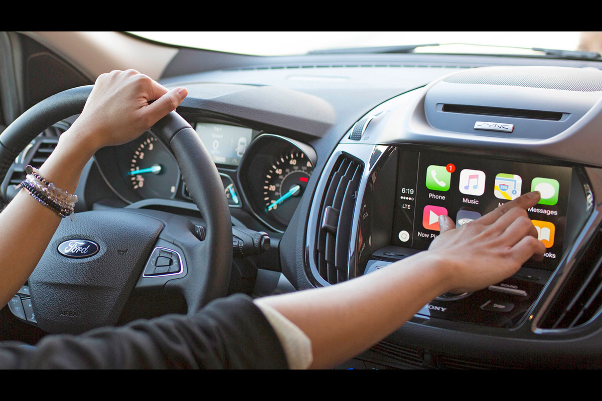 Hệ thống Ford SYNC 3 sử dụng hệ điều hành mới có khả năng kết nối Apple CarPlay và Android Auto.