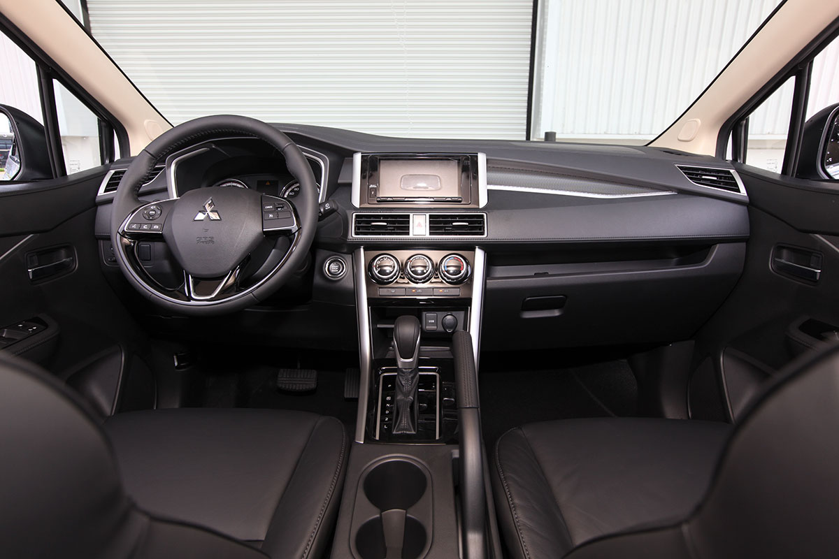 Trang bị tiện nghi, an toàn và thông số kỹ thuật của Mitsubishi Xpander 2020 lắp ráp giống hệt phiên bản nhập khẩu.